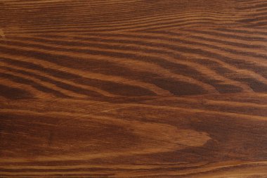 Ceviz ağacı boyası sürüyorum. Arkaplan olarak ahşap yüzey dokusu, üst görünüm