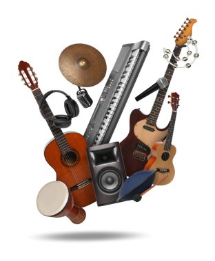 Beyaz havada farklı müzik aletleri