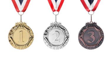 Beyaz üzerine izole edilmiş altın, gümüş ve bronz madalyalar
