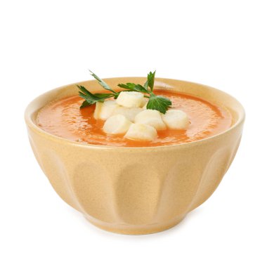 Lezzetli patates çorbası, beyaz kasede kızarmış ekmek.