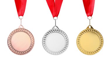 Beyaz üzerine izole edilmiş altın, gümüş ve bronz madalyalar