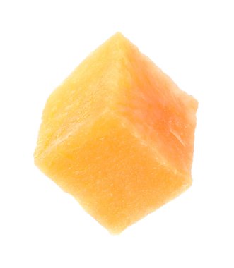 Taze olgun havuç parçası beyazda izole edilmiş.