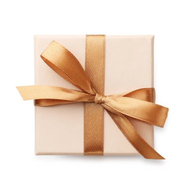 Altın yay ile hediye kutusu beyaz, üst manzara izole