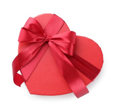 Kalp şeklinde hediye kutusu beyaz, üst görünümde izole