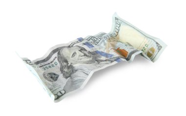 Buruşmuş bir dolar banknot beyaza izole edilmiş.