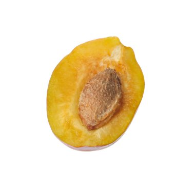 Olgun eriğin yarısı beyaza izole edilmiş.