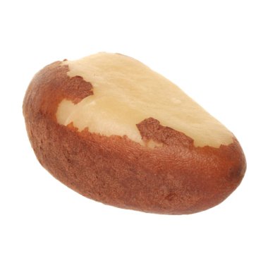 Bir lezzetli Brezilya fındığı beyaza izole edilmiş