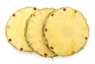 Sulu ananas parçaları beyaza izole edilmiş, üst manzara