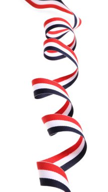 Beyaz üzerine izole edilmiş Yemen bayrağı renginde kurdele