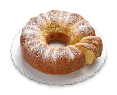 Beyaz üzerine izole edilmiş taze pişmiş sünger keki.