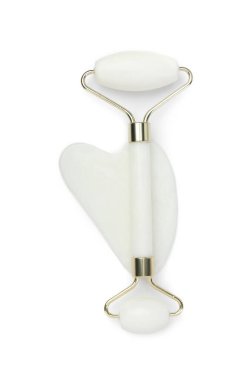 Yüz silindiri ve gua sha aracı beyaz, üst görünümde izole