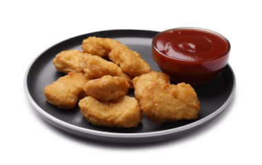 Lezzetli tavuk nugget ve ketçap beyaza izole edilmiş.