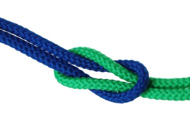 Beyazda izole edilmiş renkli ipler. Birlik kavramı