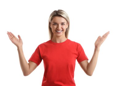 Beyaz arka planda mutlu bir kazananın portresi