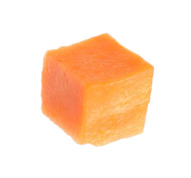 Taze olgun havuç parçası beyazda izole edilmiş.