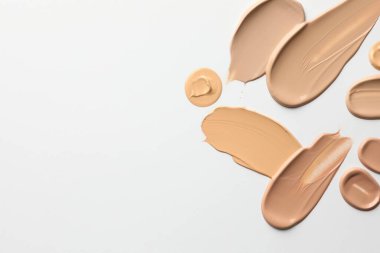 Beyaz arkaplandaki temel örnekleri, üst görünüm