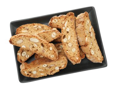 Geleneksel İtalyan badem bisküvileri (Cantucci) beyaz, üst görünümde izole