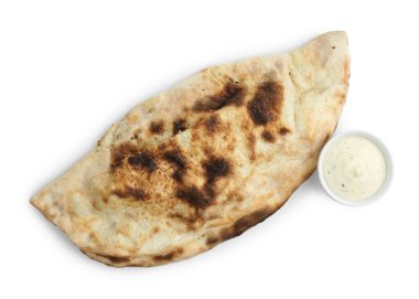 Bir leziz calzone soslu, beyaz, üst manzara.