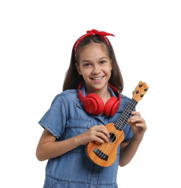 Kulaklıklı kız ve beyaz arka planda müzisyen gibi davranan ukulele. Geleceğin mesleğini hayal etmek