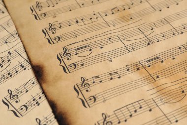 Arkaplan olarak notaları olan sayfaları kapat