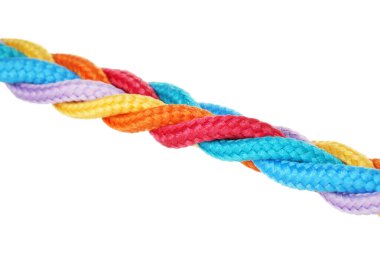 Beyazda izole edilmiş renkli ipler. Birlik kavramı