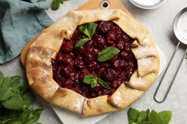 Kirazlı, nane ve pudra şekerli güzel bir galet.