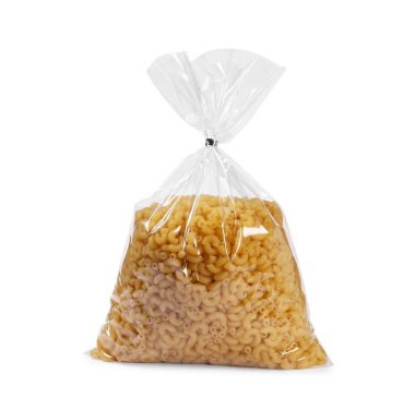 Beyaz üzerinde makarna olan plastik torba.