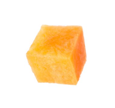 Taze olgun havuç parçası beyazda izole edilmiş.