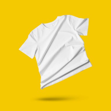 Altın arkaplanda beyaz tişört