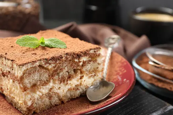 Masada naneli nefis tiramisu, yakın plan.