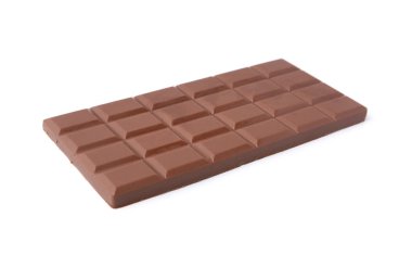 Beyaz üzerine izole edilmiş lezzetli sütlü çikolata.
