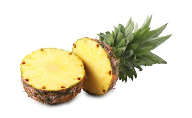 trozos de piña madura aislado en blanco