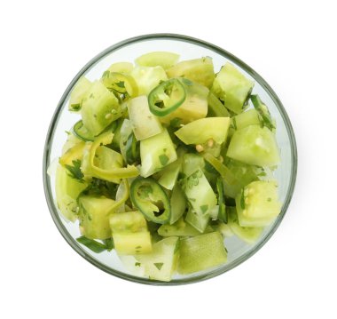 Lezzetli ev yapımı yeşil salsa sosu beyaza izole edilmiş, üst manzara.