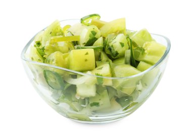 Lezzetli ev yapımı yeşil salsa sosu beyaz üzerine izole edilmiş.