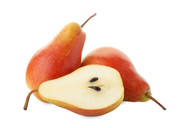 Целые и обрезанные спелые груши изолированы на белом