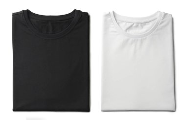 Beyaz ve siyah tişörtler, beyaz ve üstten izole edilmiş. Tasarım için model