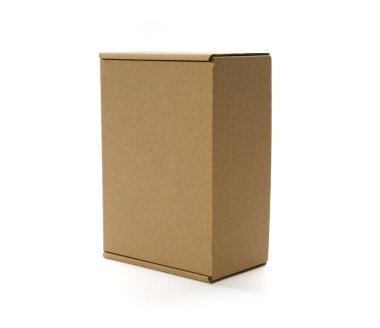 Beyaza izole edilmiş kapalı bir karton kutu. Tasarım için model