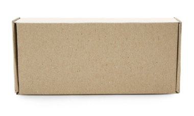 Beyaza izole edilmiş boş bir karton kutu. Tasarım için model