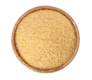 Çürük buğday kabın içinde inliyor, beyaz, üst görünümde izole edilmiş.