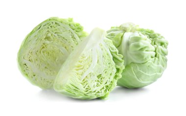 Beyaz üzerinde tüm ve kesilmiş lahanalar izole