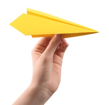 Beyaz arka planda sarı kağıt uçaklı kadın, yakın plan.