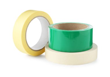 Yapıştırıcı ve maskeleme bantları beyaza izole edilmiş.