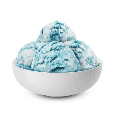 Beyaz arka planda yaban mersinli dondurma kepçeleri