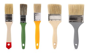 Farklı boya fırçaları beyaz sette izole edilmiş.