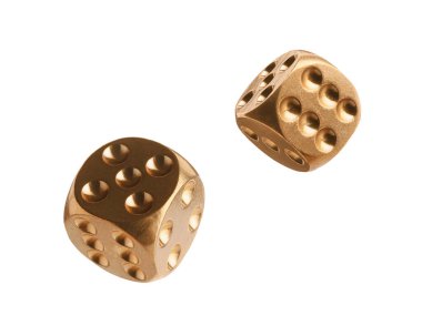 Beyaz arka planda havada iki altın zar