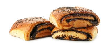 Beyaz üzerinde haşhaş tohumları olan lezzetli çörekler.