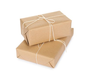 Beyaz kağıda sarılı iki paket.