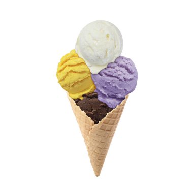 Beyaz arka planda waffle külahında dondurma kepçeleri. Çikolata, vanilya, mango ve yabanmersini aromalı.