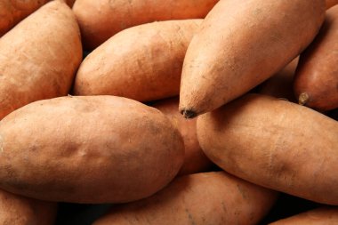 Arka plan olarak taze taze taze patates, yakın plan.