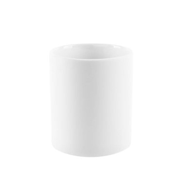 Beyaza izole edilmiş boş bir seramik bardak. Tasarım için model